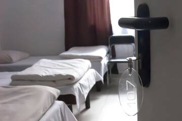 Фото номера Трехместный номер без собственной ванной комнаты Хостелы Twoj Hostel Katowice г. Катовице 2