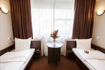 Фото номера Улучшенный двухместный номер с 2 отдельными кроватями Отель Hotel Diament Spodek г. Катовице 3