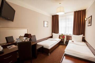 Фото номера Стандартный двухместный номер с 2 отдельными кроватями Отель Hotel Diament Spodek г. Катовице 4