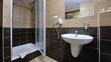 Фото номера Улучшенный двухместный номер с 2 отдельными кроватями Отель Hotel Diament Spodek г. Катовице 5